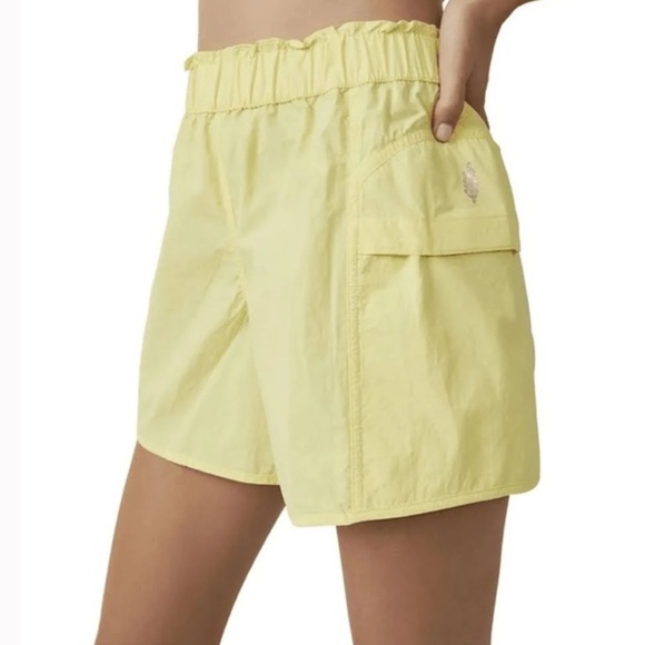 🆕 Free People Movement In the Wild Yellow Shorts - Picture 3 of 4